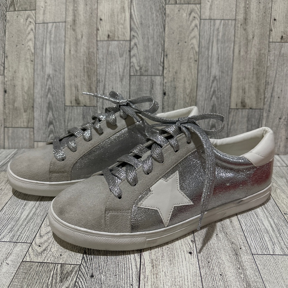 Women’s la sheelah silver metallic star fashion sneaker shoes size 10